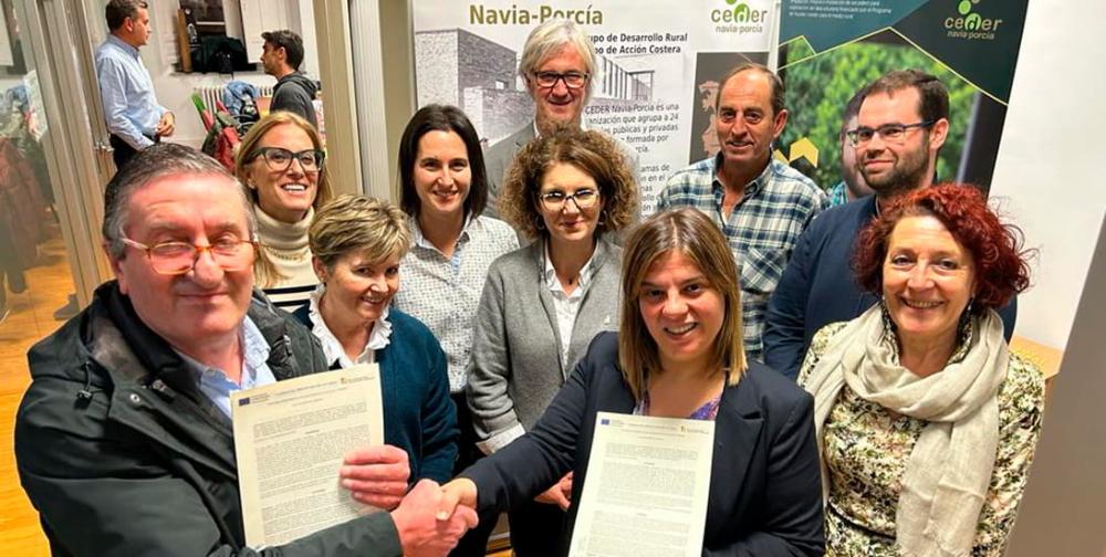 Go to Image El Gobierno de Asturias firma los convenios  que movilizarán 5,34 millones para mejoras  turísticas en Valdés y en el Parque Histórico  del Navia