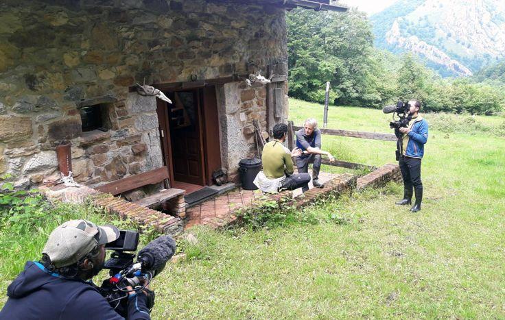 Go to Image El programa de televisión Volando Voy rueda un episodio dedicado al concejo de Caso