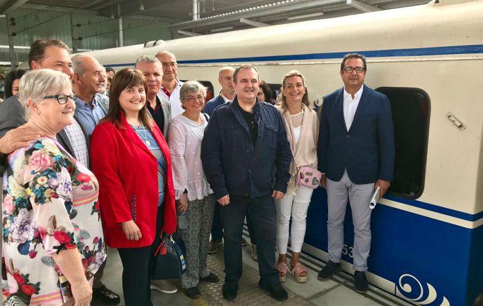 Ir a Imagen Los trenes turísticos inician sus rutas por Asturias, para las que se ofertan 600 plazas