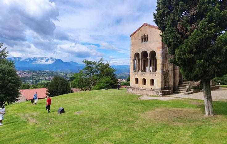 Go to Image Asturias registró hasta noviembre un 30,6% más de turistas que en 2021